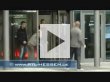 Джъстин Бийбър се удря в стъклена врата
