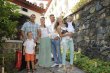 Щастливите родители с децата им след кръщенето в Драгалевския манастир