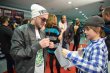 Криско дава автограф на фен на 1-вите хип-хоп награди