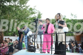 Десетки хора се появиха на откроването на спортен център