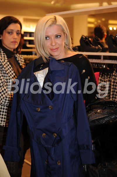 Валя Войкова на откриването на първия магазин на H&M у нас