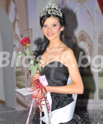 Елица Любенова