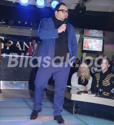 В ролята на водещ се изяви и партньорът на Сашка Васева от VIP Dance - Мон Дьо