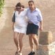 Карла Бруни показа наедрялото си коремче