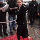 Сняг изненада Ашли и Селена в летни роклички