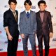 Jonas Brothers предпочитат феновете пред гаджетата