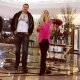 Андреа празнува с двама мъже